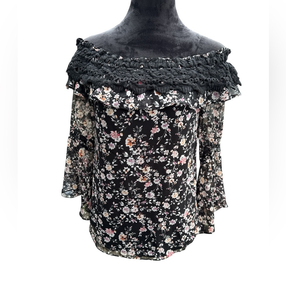 White House Black Market Off Shoulder Black Floral‎ Crochet Lace Blouse XS